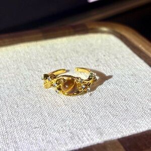 Elegant Gold and Brown Women's Ring